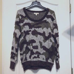 GB Camo Women's' Sweater-Size Medium-Warm-Winter-Casual-Outdoors-Cozy-Fuzzy